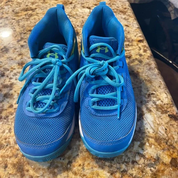 Under Armour Shoes Under Armor Girls Basketball Shoes Poshmark